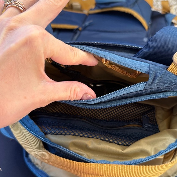 Dakine Mens Snowboarding Backpack Blue and Yellow Backpack - Picture 9 of 16